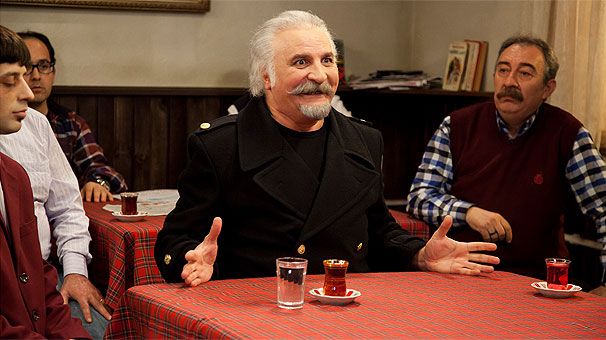 Osman Sınav imzalı yeni dizi Yalaza'da ünlü isimler buluştu 7