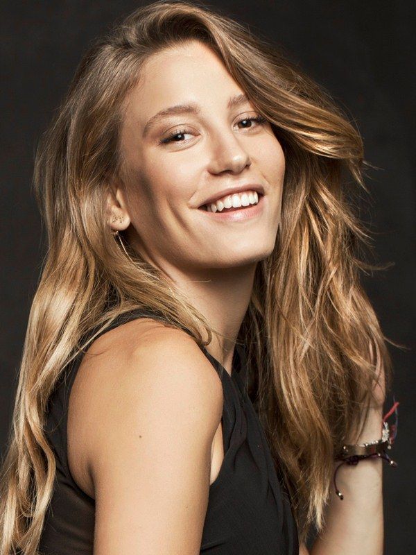 Serenay Sarıkaya'ya çok benzediği için sokakta durdurup imza istiyorlar! 9