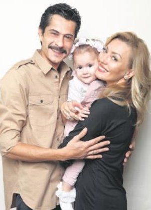 İsmail Hacıoğlu, eşi Duygu ve kızı Yemin ile aile babası pozu verdi 7