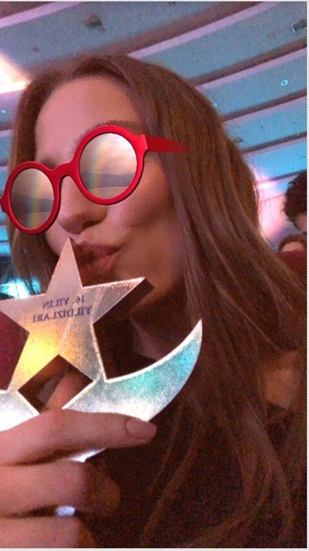 Serenay Sarıkaya, en iyi kadın dizi oyuncusu seçildi 7