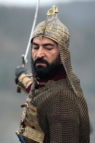 Mehmed Bir Cihan Fatihi dizisinde Kenan İmirzalıoğlu, o zırhın altında 5 kilo verdi! 7