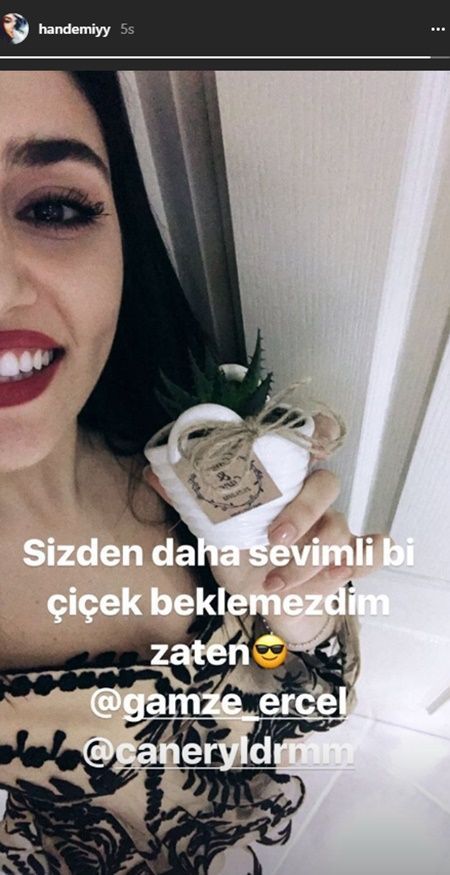 Hande Erçel, ablasının nişanında abartılı makyajıyla şaşırttı! 8