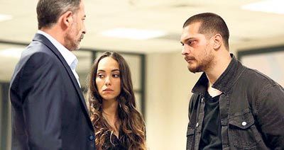 İçerde dizisindeki büyük aşk yeniden parladı! Çağatay Ulusoy ve Duygu Sarışın birlikte yakalandı 7