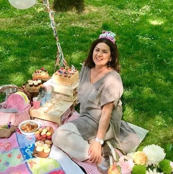 Halit Ergenç ve Bergüzar Korel'den piknikte sürpriz doğumgünü 9