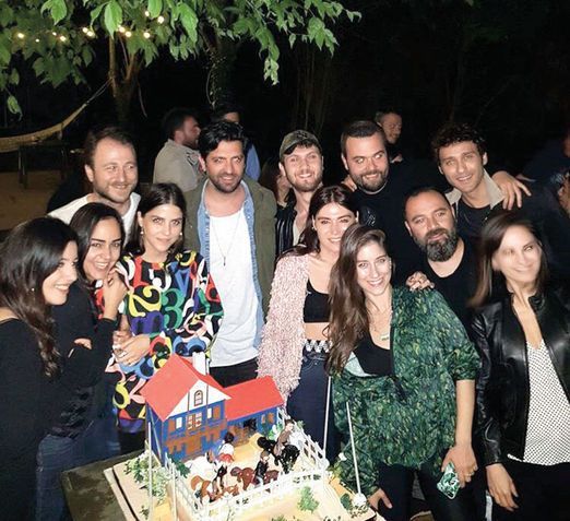 Hazal Kaya, Seçkin Özdemir, Aras Bulut İynemli gibi ünlüleri buluşturan doğum günü! 7