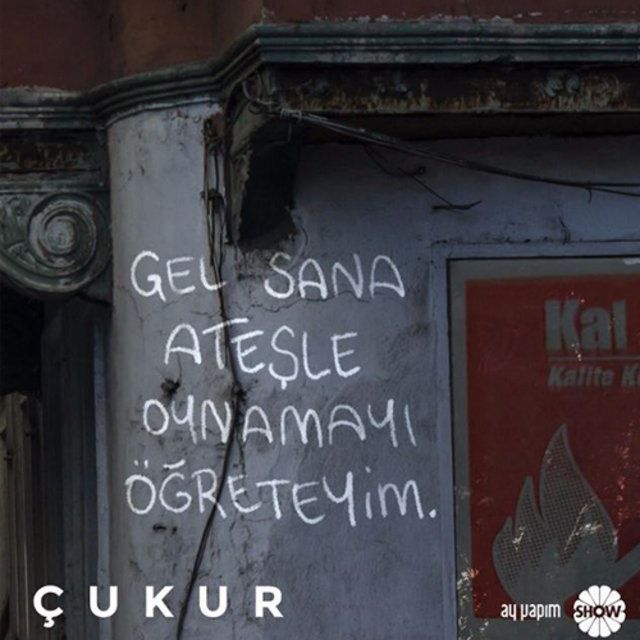 Çukur bitecek ama o yazılar kalacak! İşte Çukur'a damga vuran o duvar yazıları... 38