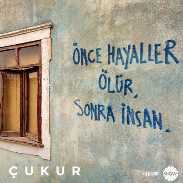 Çukur bitecek ama o yazılar kalacak! İşte Çukur'a damga vuran o duvar yazıları... 36