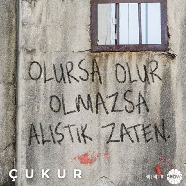 Çukur bitecek ama o yazılar kalacak! İşte Çukur'a damga vuran o duvar yazıları... 32