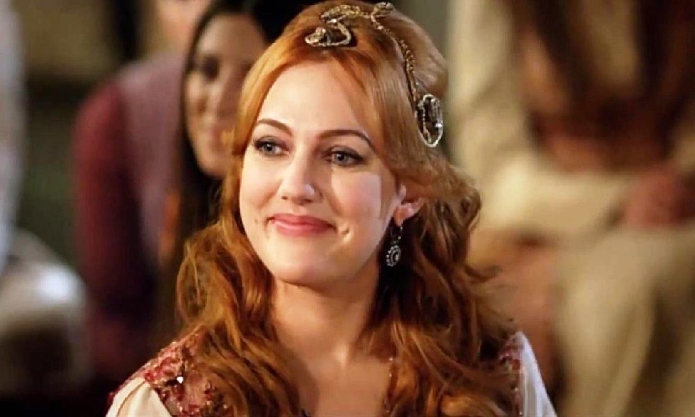 Meryem Uzerli'nin dizileri ve filmleri tutmadı ama yine de bildiği yoldan şaşmadı! 7