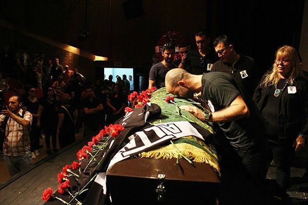 Kazada ölen Diriliş Ertuğrul oyuncusu Arda Öziri'nin cenazesinde göz yaşları sel oldu! 8