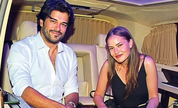 Fahriye Evcen dizilere dönmeyerek şaşırtırken, yanakları ise gündem olmayı sürdürüyor 7