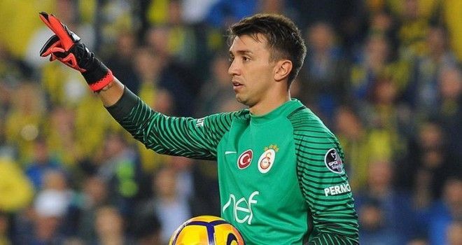 Kara Sevda'yı izleyen Muslera'dan sonra Türk dizileri için ilginç bir öneri geldi! 9