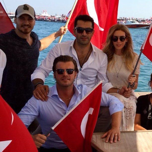 Kenan İmirzalıoğlu, Kıvanç Tatlıtuğ ve Çağatay Ulusoy bir araya geldi! 7