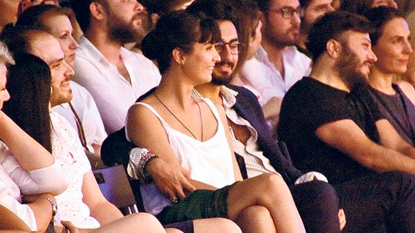 Tuba Büyüküstün'ün aşkın doruklarında gezdiğini anlatan hali! 7