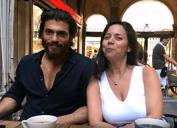 Erkenci Kuş'ta oynayan Can Yaman'ın annesini görünce çok şaşıracaksınız! 14