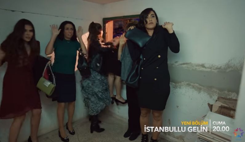 İstanbullu Gelin ters köşe bir bölümle geliyor! Resmen komedi! 8