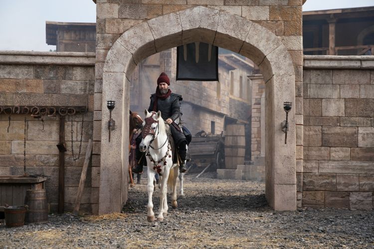 Diriliş Ertuğrul yeni sezona hızlı girecek! İlk bölümde sürpriz gelişmeler yaşanacak! 9