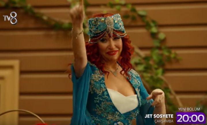 Jet Sosyete dizisinde Yaşar, manikürcüde Şennur'a yakalanıyor! 7