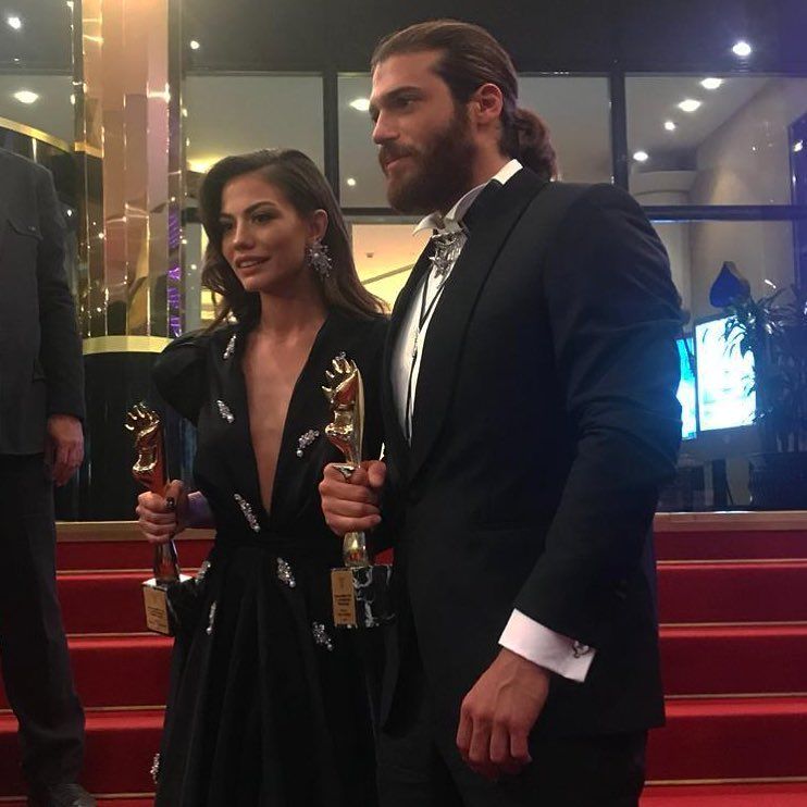 Can Yaman, Beyrut'tan kırmızı halı pozu paylaştı! 7