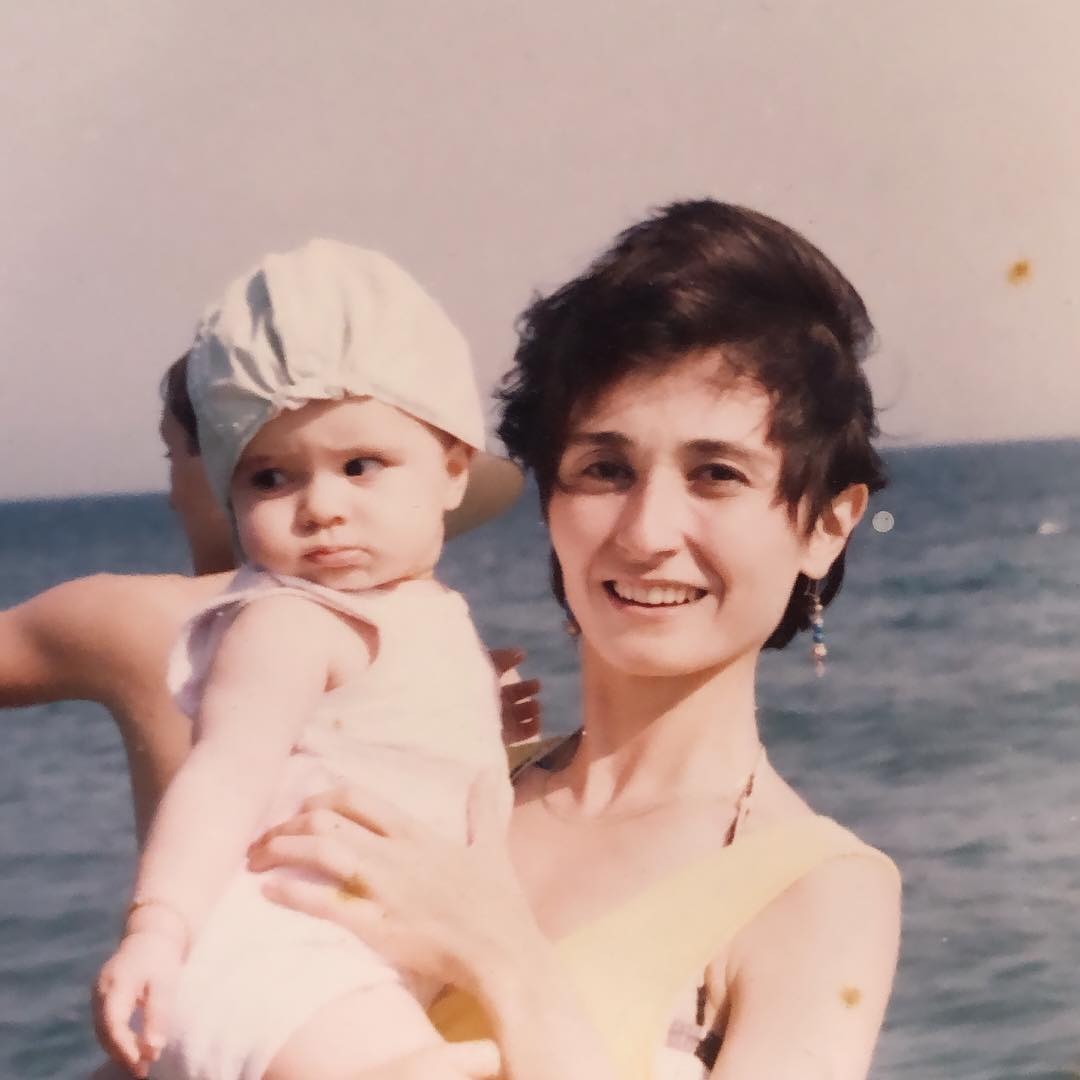 Meriç Aral, annesinin doğum gününü küçüklük fotoğrafıyla kutladı! 7