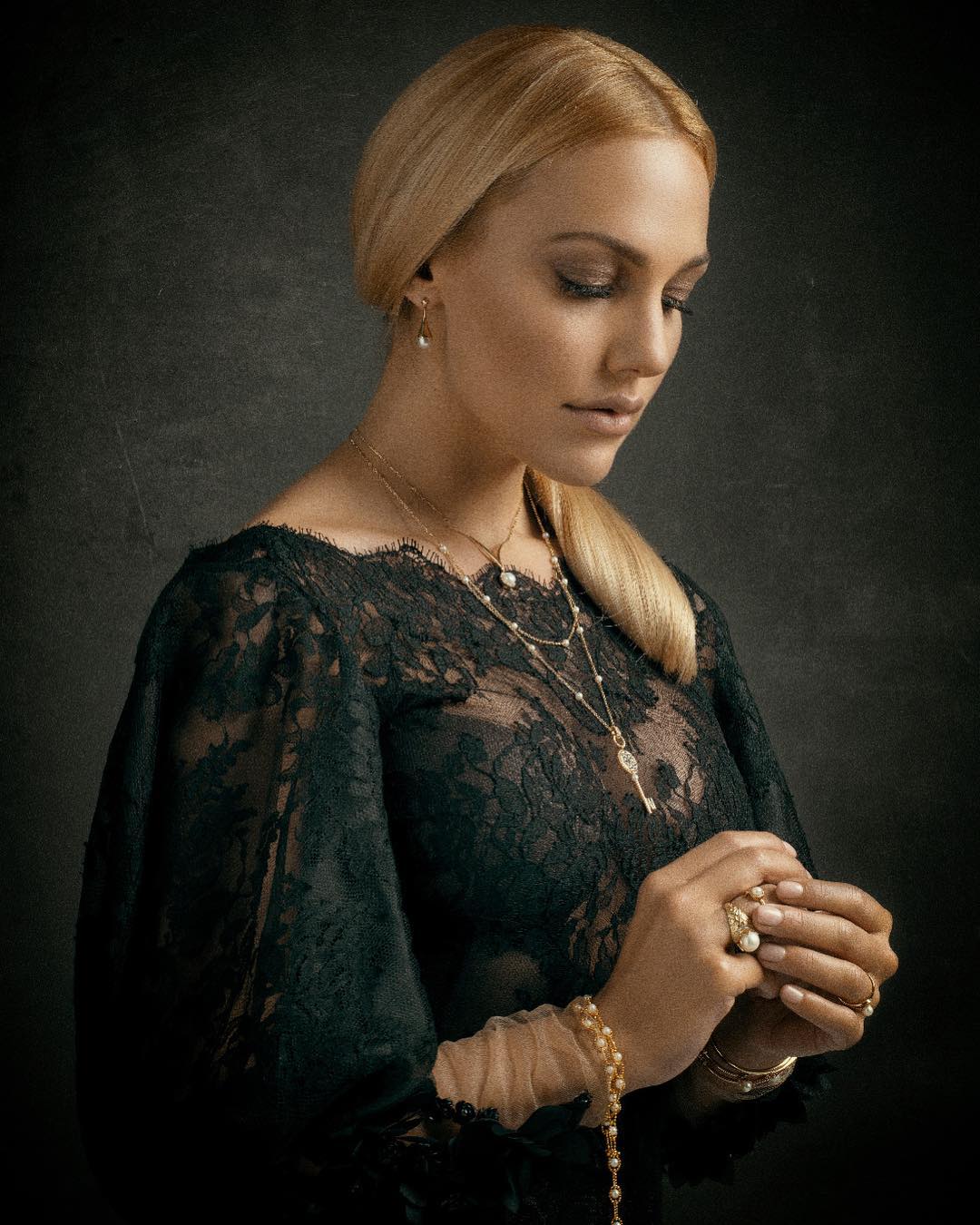 Meryem Uzerli, son fotoğrafıyla adeta Hürrem Sultan'a benzedi! 7