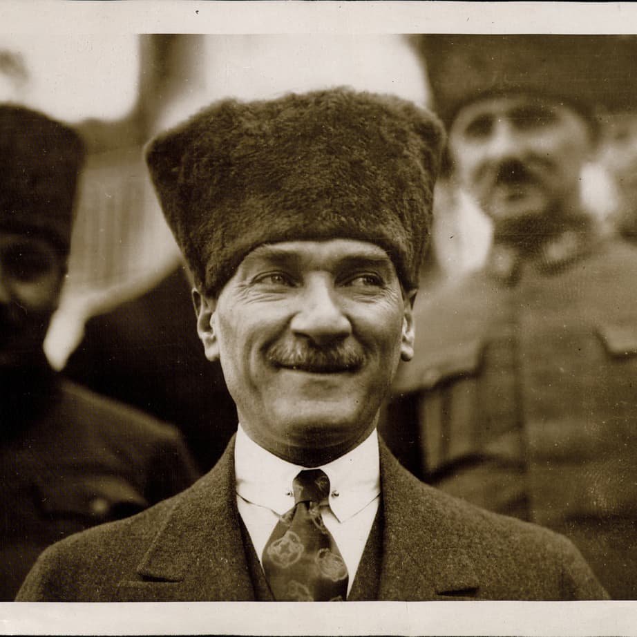 Şahan Gökbakar'dan manidar bir Atatürk paylaşımı! 7