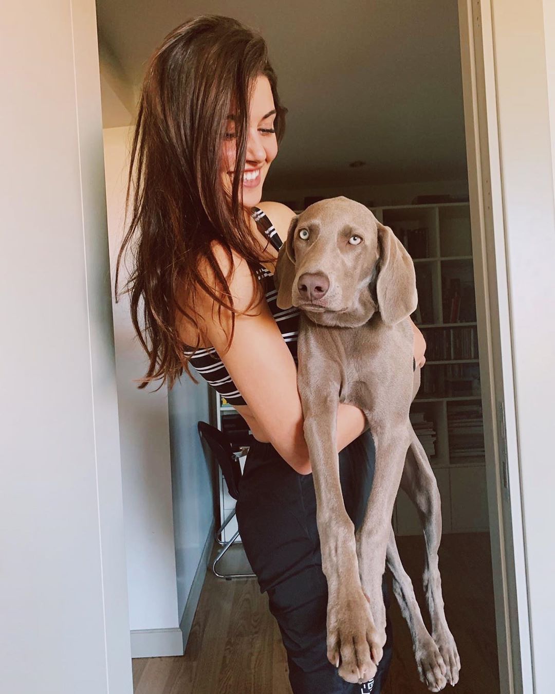 Hande Erçel'in sevimli köpekle fotoğrafı beğeni topladı 7