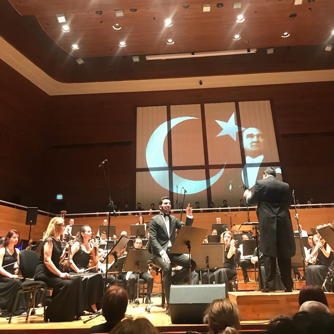 Berkay Ateş, İzmir'de Senfoni ile birlikte sahneye çıktı, büyük beğeni topladı 9
