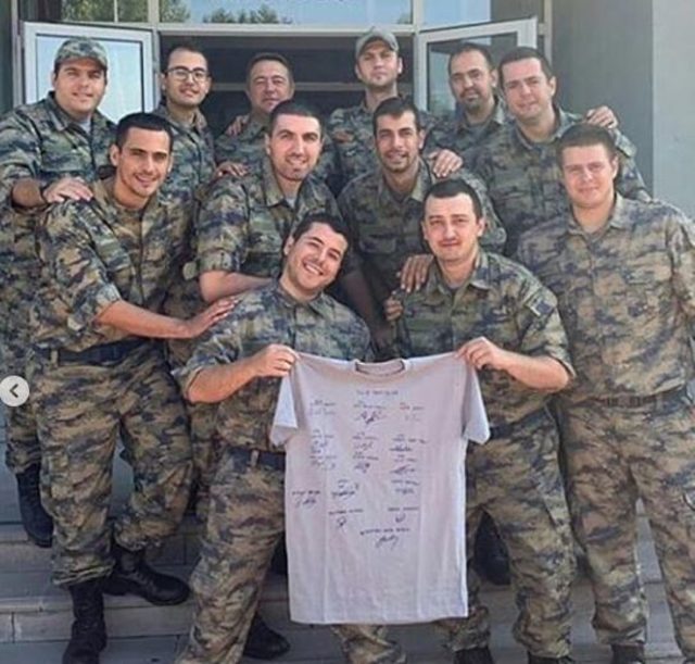 Çukur dizisinin Yamaç'ı Aras Bulut İynemli'nin askerlik pozları sosyal medyayı salladı! 7