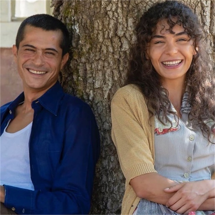 Hercai'nin Reyyan'ı, Şuursuz Aşk filminde akıl hastası Menekşe oldu! Ebru Şahin, yeni imajıyla dikkat çekti! 8