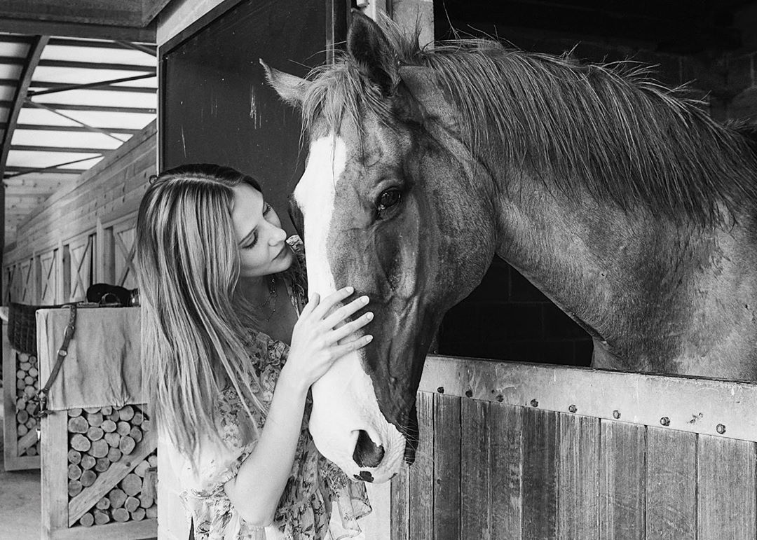 Elimi Bırakma'nın Azra'sı Alina Boz'un at sevgisinin muhteşemliğine bakın! 8