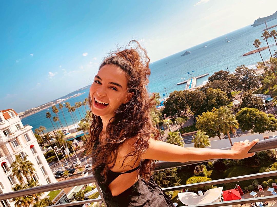 Ebru Şahin'in Cannes pozuyla alev aldık! 8