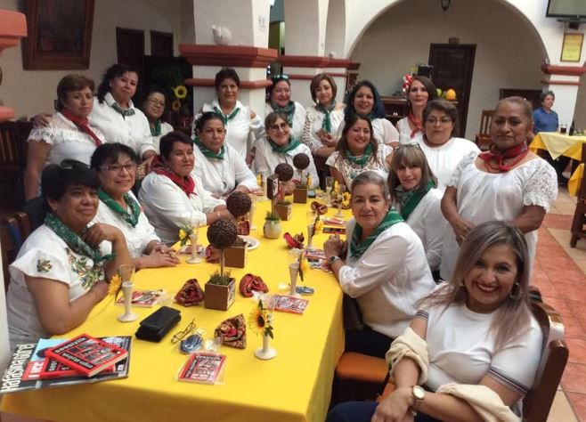 Meksikalı Engin Akyürek fanlarının gönülleri kazanan kutlaması! 9