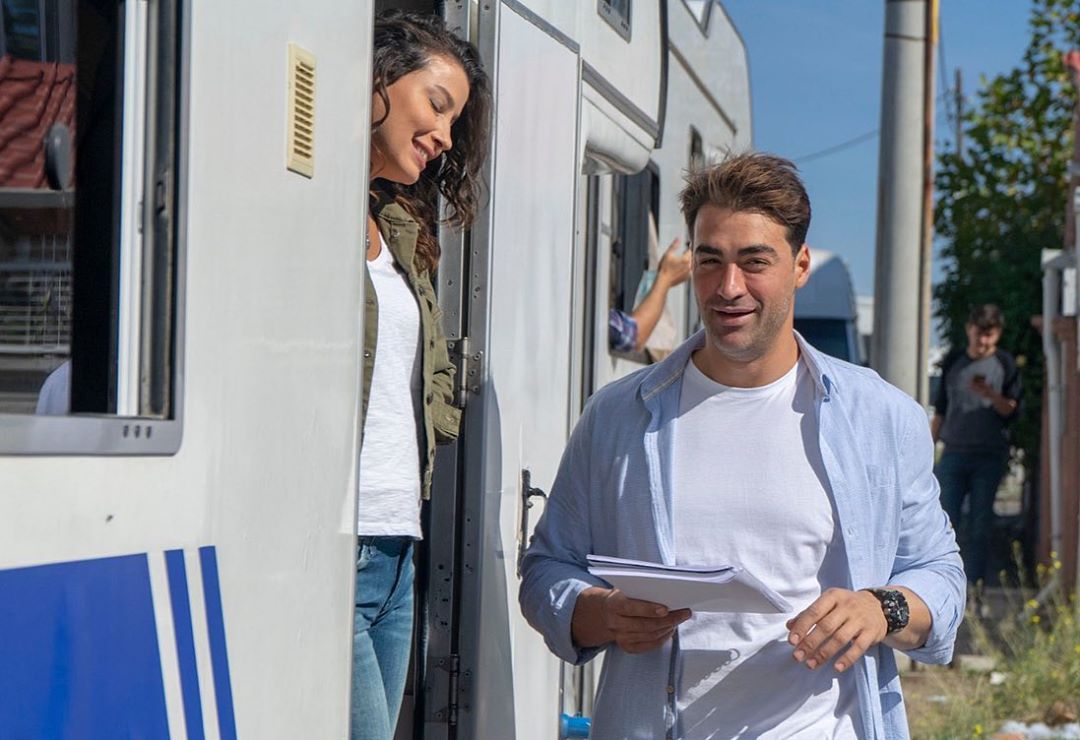 Savaşçı dizisinde Sarp Levendoğlu, rol arkadaşı Müjde Uzman'a takıldı 7