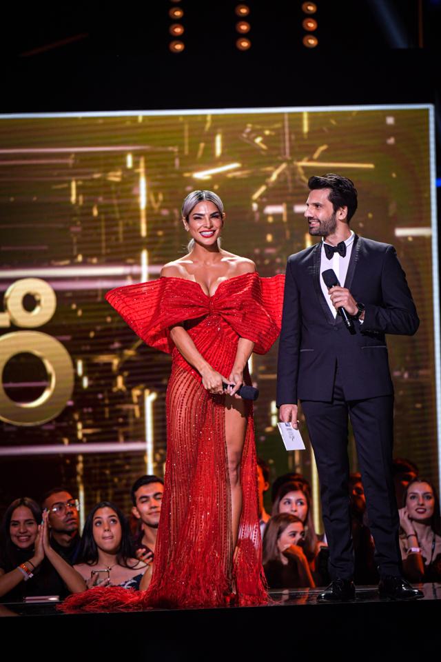Kara Sevda'nın Emir'i Kaan Urgancıoğlu, John Travolta ile ödül takdim etti! 7