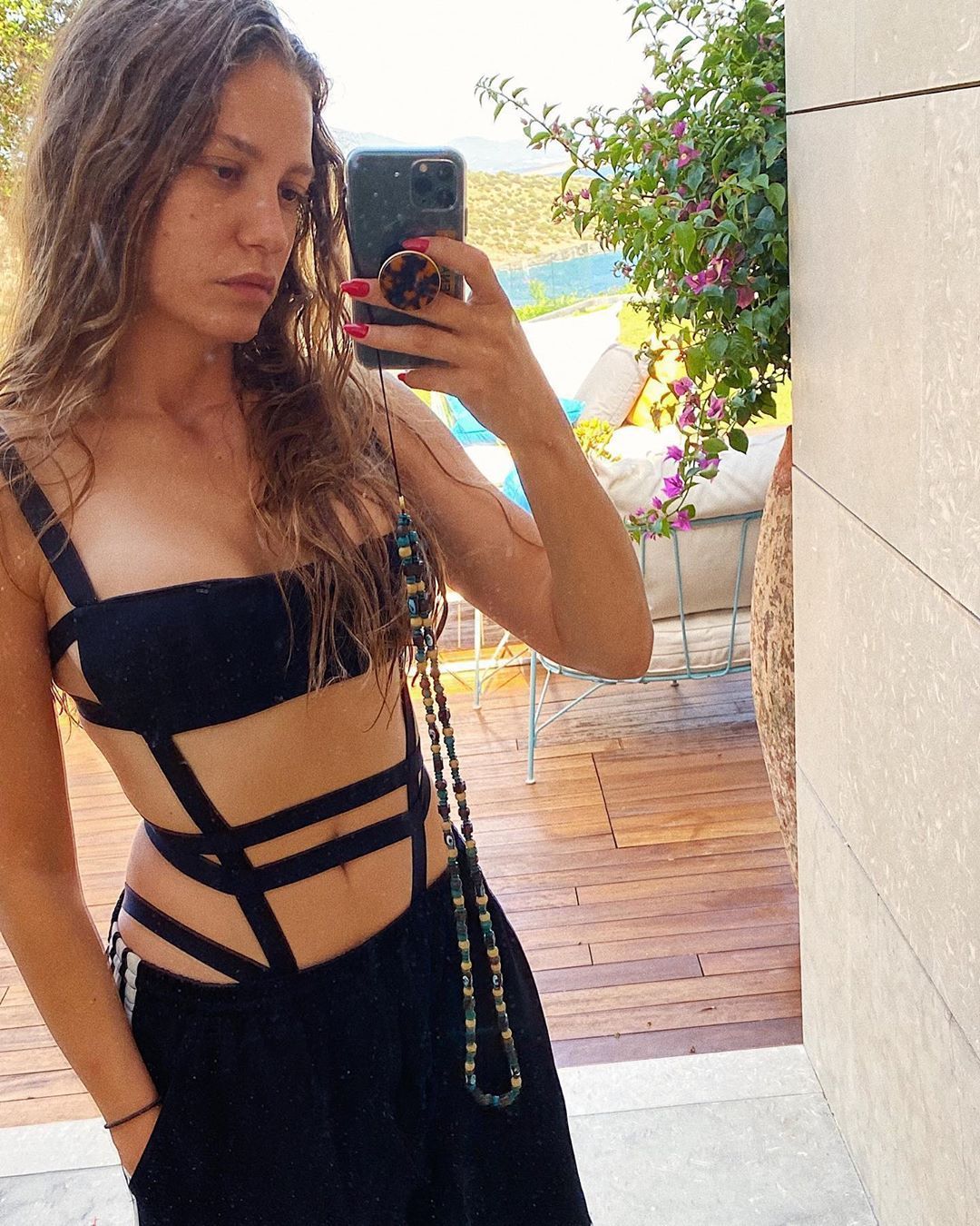 Serenay Sarıkaya'nın seksi tatil pozları hayranlarını mest etti! 9