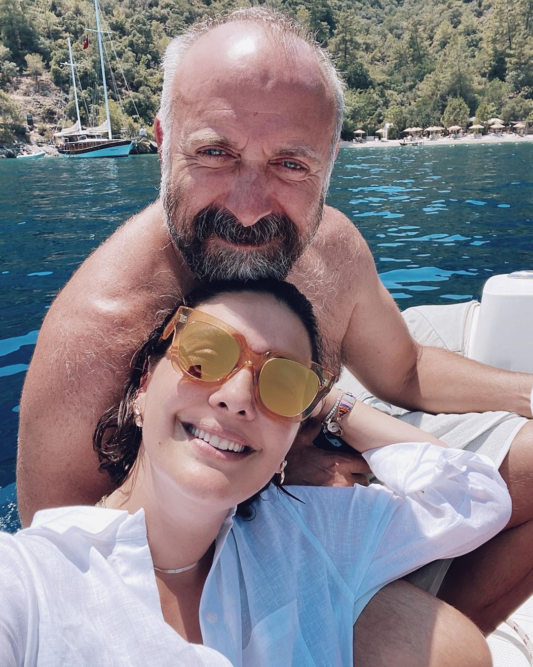 Halit Ergenç ile Bergüzar Korel çiftinin verdiği harika mesaj! 7