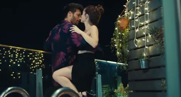 Can Yaman ve Özge Gürel harikası! Bay Yanlış dizisinde akıllardan çıkmayacak sahne! 9