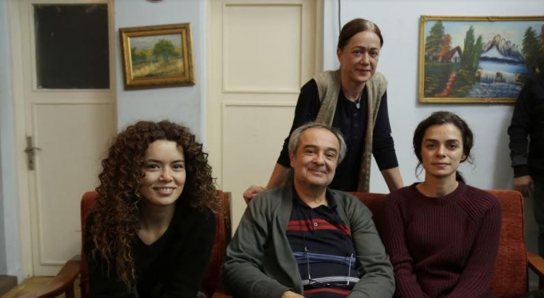 Neye gülüyorlar acaba? Caner Cindoruk ve Feyyaz Duman'dan Kadın dizisi kamera arkasından sürpriz paylaşım 8