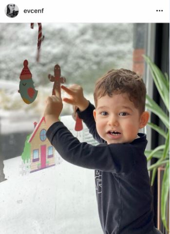 Ne kadar da sevimli...Fahriye Evcen ve Burak Özçivit'in oğulları Karan'ın ilk kar heyecanı 14