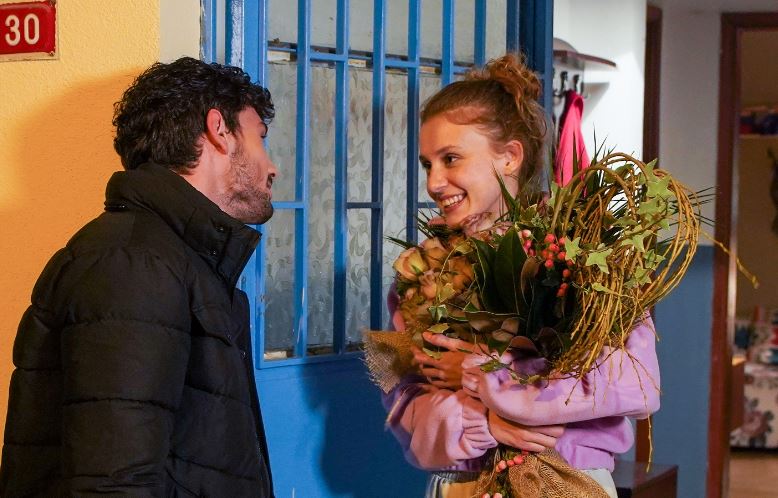 Ahsen Eroğlu ile Deniz Can Aktaş en romantik dizi çiftinde bir numara! 7