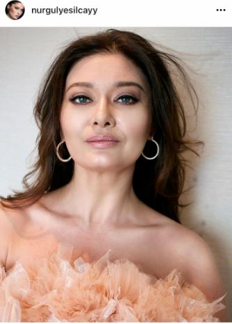 Nurgül Yeşilçay'ın 45'lik pozunu gör ama inanma! 21