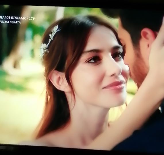 Özge Gürel, Bay Yanlış ile birlikte İtalya'da ikinci baharını yaşıyor! 5