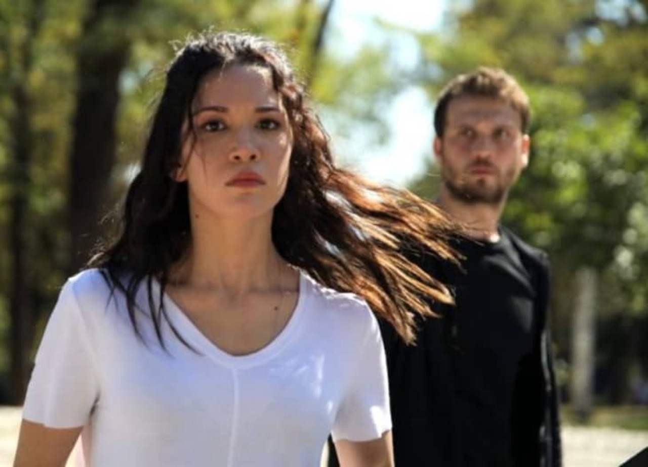 Netflix'te yeni bir Türk dizisi! Sıra dışı dizi Sıcak Kafa'nın çekimleri bitti! 9
