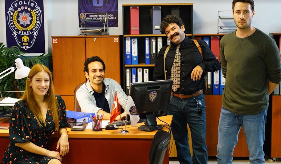 Hazal Kaya ve Buğra Gülsoy'u buluşturan Fox TV dizisinde değişiklik netleşti! 24