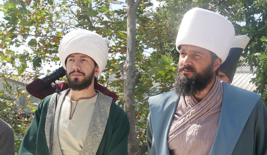 Aşkın Yolculuğu Hacı Bayram-ı Veli dizisi daha ilk bölümden izleyicileri içine çekecek 8