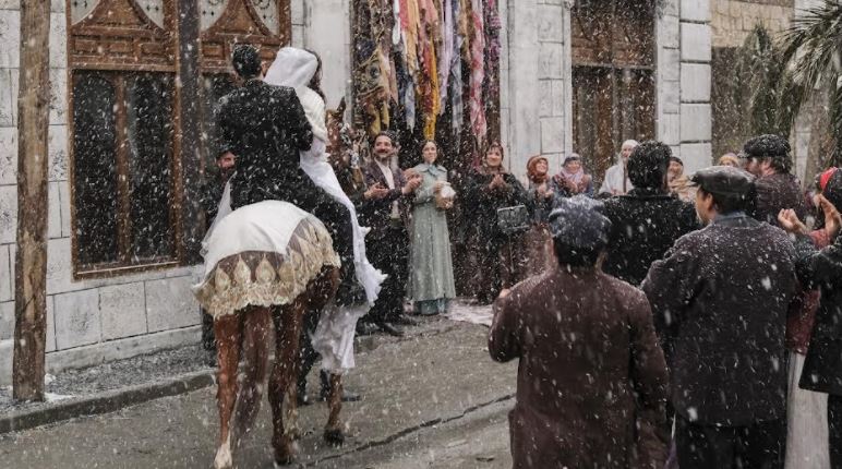Aziz dizisi, yoğun kar yağış altındaki İstanbul'da çok özel görüntülere sahne oldu! 12
