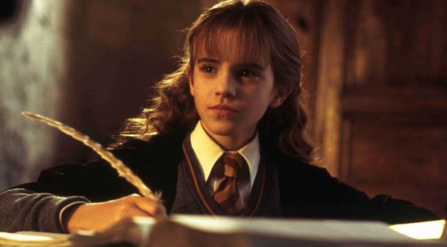 Aras Bulut İynemli’nin yeni dizisinde rol arkadaşı dünyaca ünlü yıldız Emman Watson oldu! 10