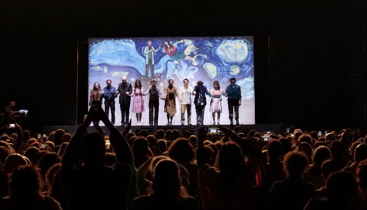 Aydınlıkevler tiyatro oyunu İstanbul'da açık havada sergilendi ve büyük alkış aldı 9