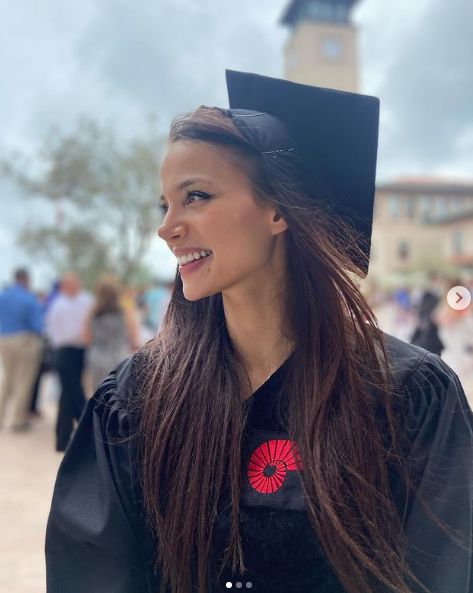 Ünlü oyuncu Leyla Tanlar'ın gecikmeli mezuniyet sevinci! 9